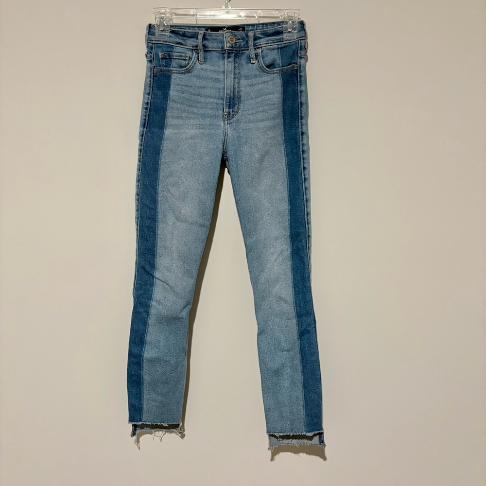 Hollister Ultra High Rise Two Toned Raw hem step skinny ankle Jeans size 1